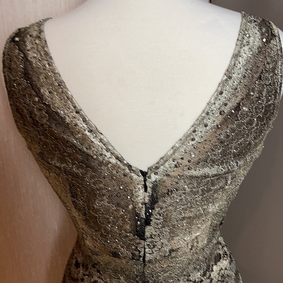 Size 4 gorgeous gold and stones gown - Picture 5 of 7